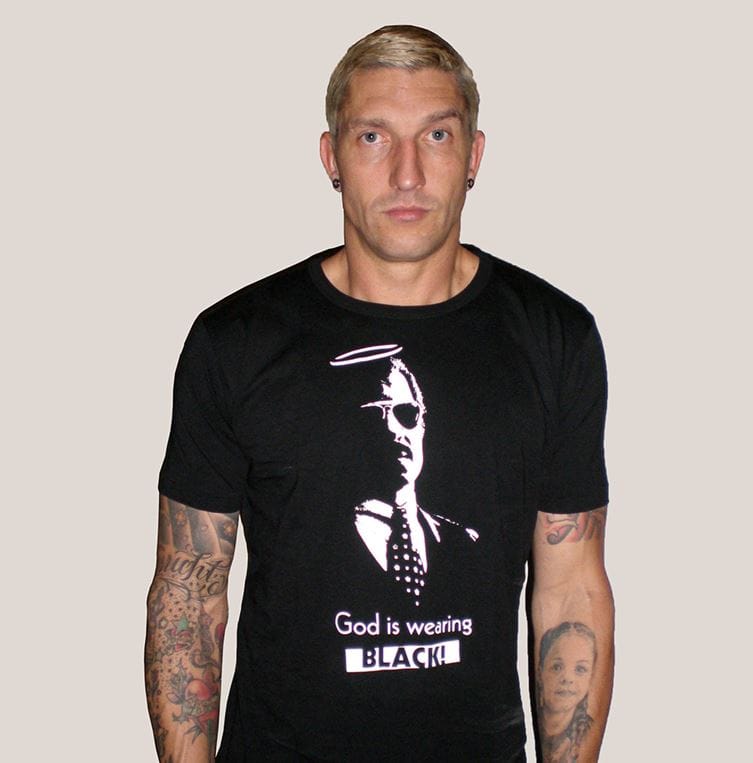 Herren T-Shirt GOD IS WEARING BLACK
